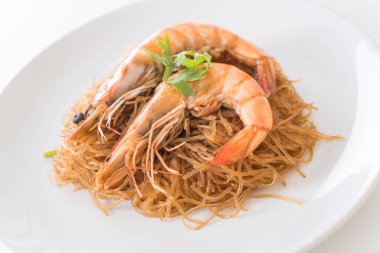 erişte ile saksı karides 