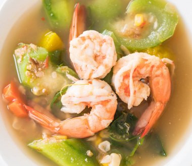 Tay baharatlı karides ile sebze çorbası karışık 