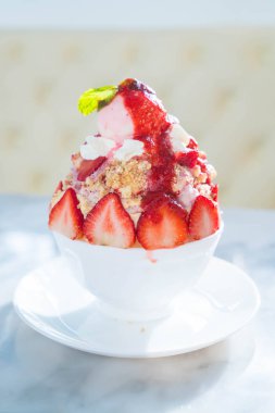 çilekli kek bingsu