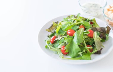 Taze sebze salatası. 