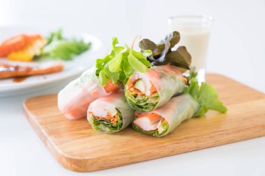 Taze sebze şehriye böreği