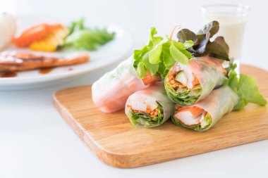 Taze sebze şehriye böreği