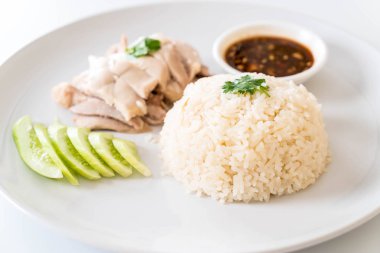  haşlanmış tavuk pilav ile