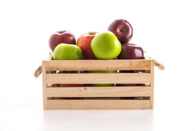 yeşil ve kırmızı elmalar