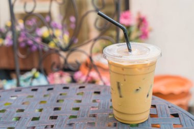 Kahve dükkanında buzlu kahve.