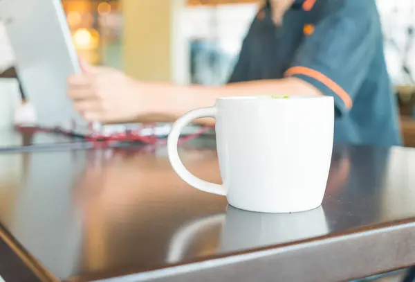 Koffiekopje in de coffeeshop — Stockfoto