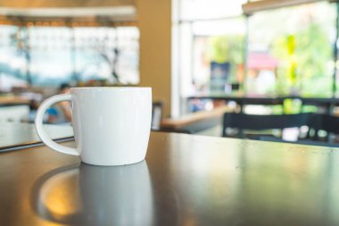 Kahve dükkanında kahve fincanı.