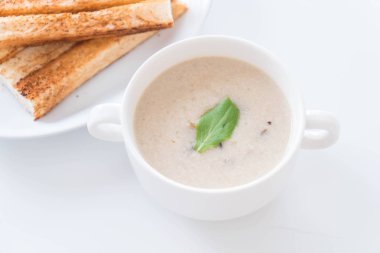 mantar çorbası ve ekmek beyaz seramik Kupası