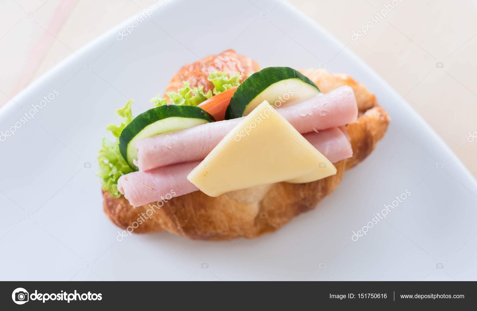 Peynir ve jambon ve reçel ile lezzetli kekler Peynir ve jambon ve reçel ile lezzetli kekler