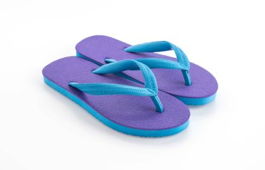 Beyaz arka plan üzerinde lastik terlikler