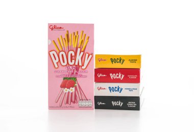 Bangkok, Tayland - 9 Haziran 2016: Bisküvi sopa kutusuyla pocky 
