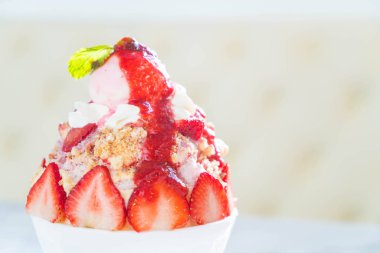 çilekli kek bingsu