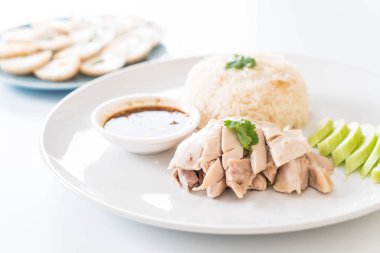  haşlanmış tavuk pilav ile