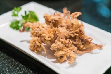 Kızarmış kalamar (kalamar halkaları))