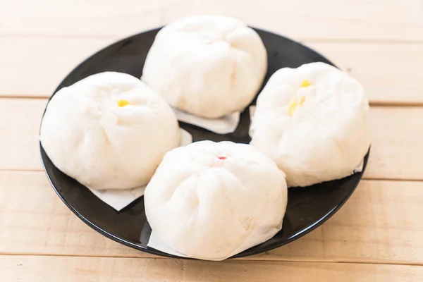 Bolinho cozido no vapor ou pão chinês — Fotografia de Stock