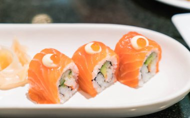 Somon suşi - Japon gıda rulo.