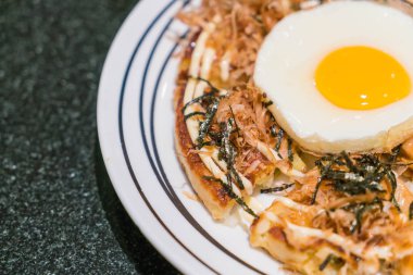 yumurta ile Japon pizza