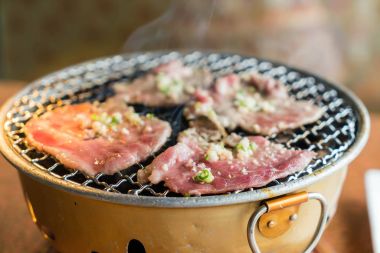 kömür ızgara domuz etinin 