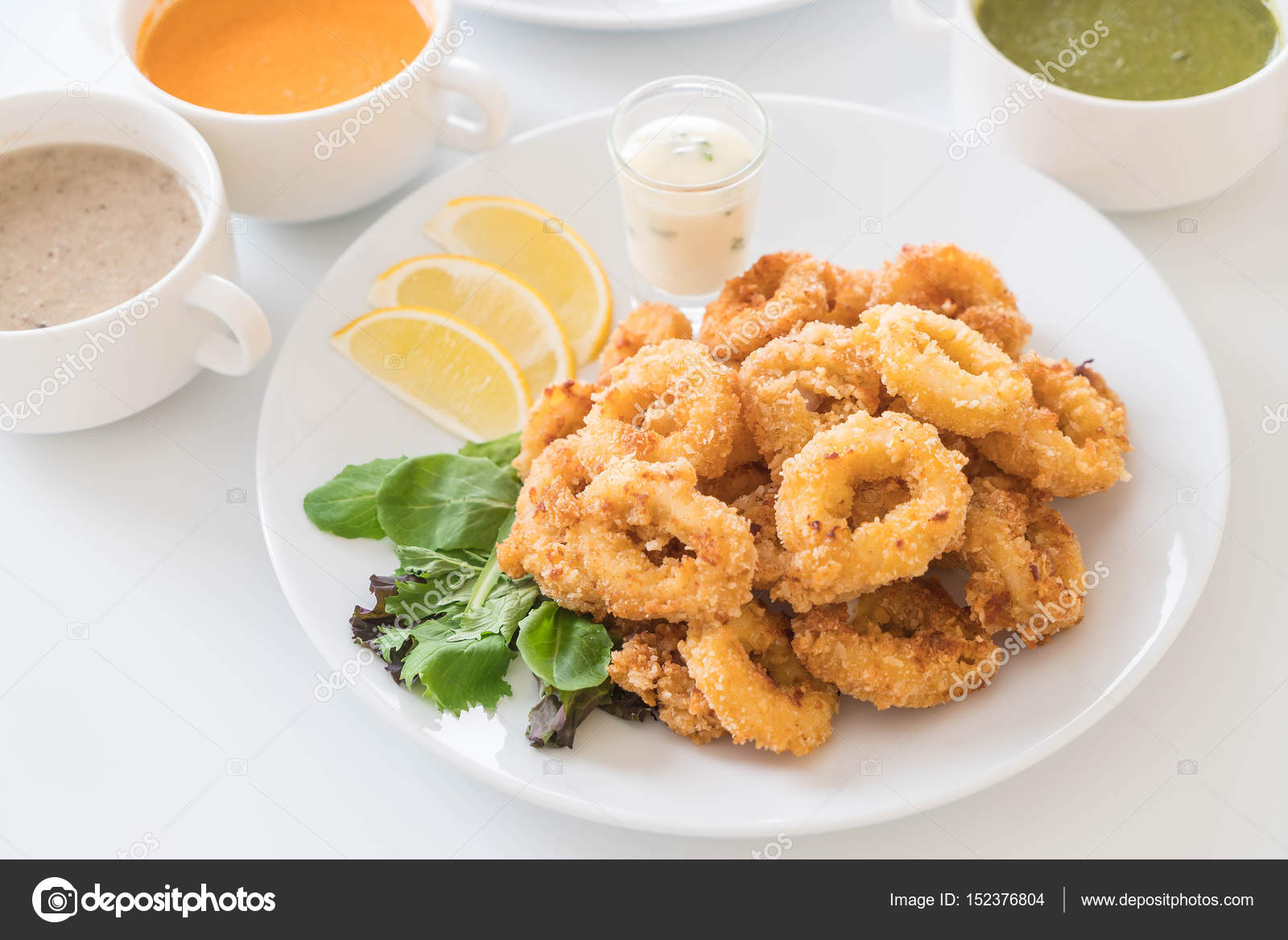 Fried squid (calamari rings) — Stock Photo © topntp #152376804