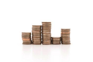 Beyaz arkaplanda para yığınları