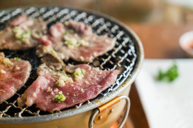 kömür ızgara domuz etinin 