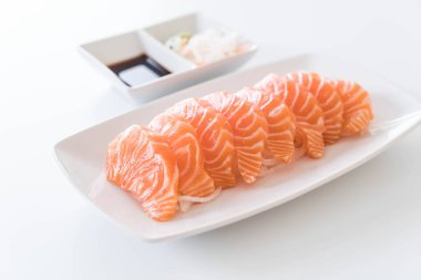 Somon çiğ sashimi