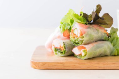 Taze sebze şehriye böreği