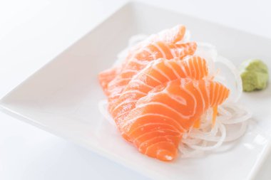 Somon çiğ sashimi