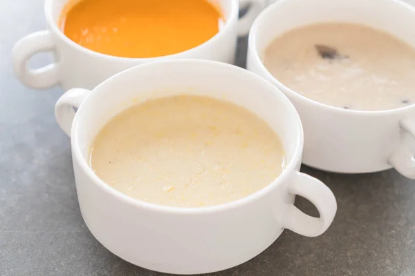 Sopa de maíz en la mesa — Foto de Stock