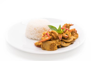 Kızarmış karides ve yeşil köri karıştırın 