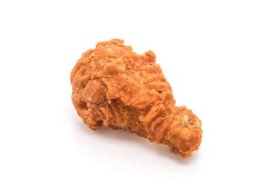 Beyaz arka planda kızarmış tavuk