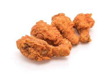 Beyaz arka planda kızarmış tavuk