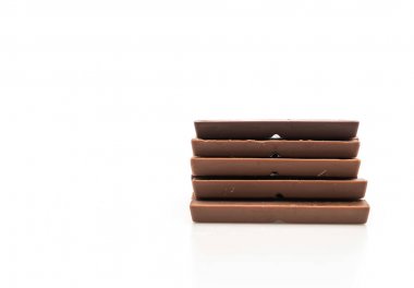 Beyaz arkaplanda çikolata çubukları