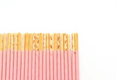 çilek aromalı bisküvi sopayla