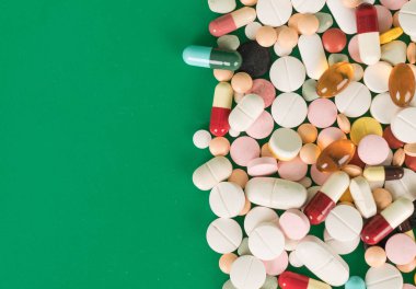 renkli kapsül ve hap 