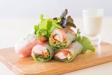 Taze sebze şehriye böreği