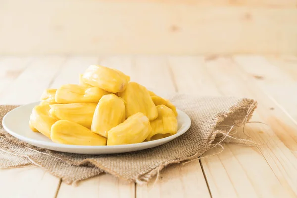 Frische Jackfrüchte auf Holz Hintergrund — Stockfoto