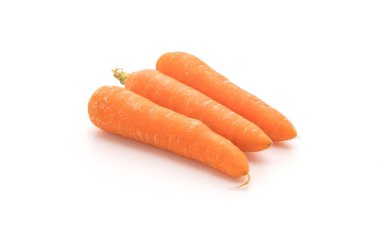 Beyaz arka planda bebek havuçları