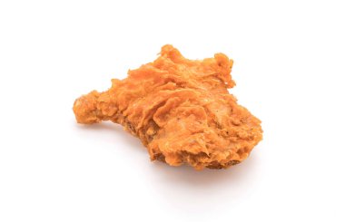 Beyaz arka planda kızarmış tavuk