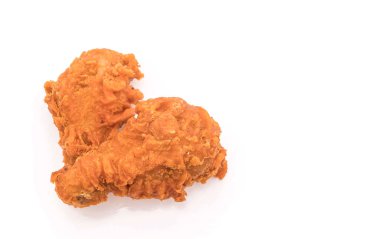 Beyaz arka planda kızarmış tavuk