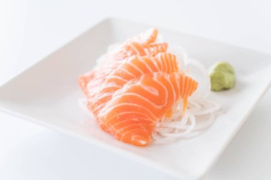 Somon çiğ sashimi