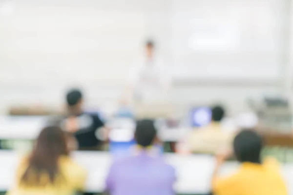 Abstrakte Unschärfen Menschen studieren oder Vorträge halten oder sich treffen oder Workshops abhalten — Stockfoto