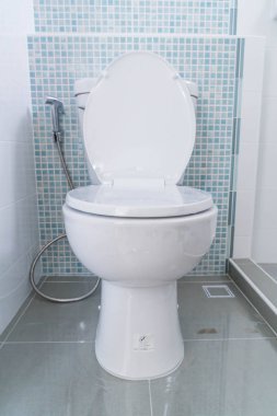 modern banyo beyaz floş tuvalet 
