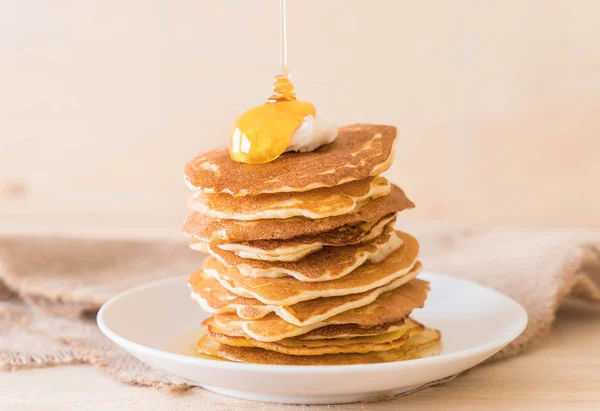 Cheese on pancake  with honey — Stock Photo, Image