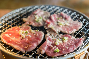 kömür ızgara domuz etinin 