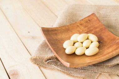 beyaz çikolatalı top