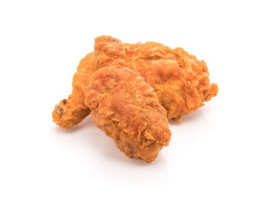 Beyaz arka planda kızarmış tavuk