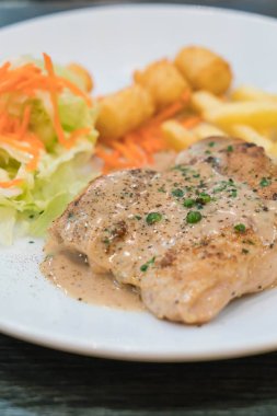 tavuk biftek ve biber sosu