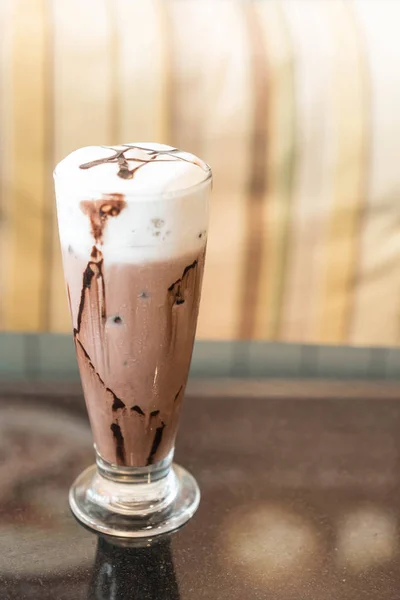 Cokelat es di atas meja — Stok Foto