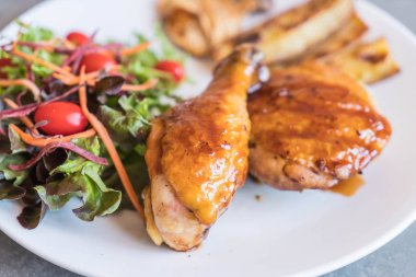 Izgaralar biftek teriyaki soslu tavuk